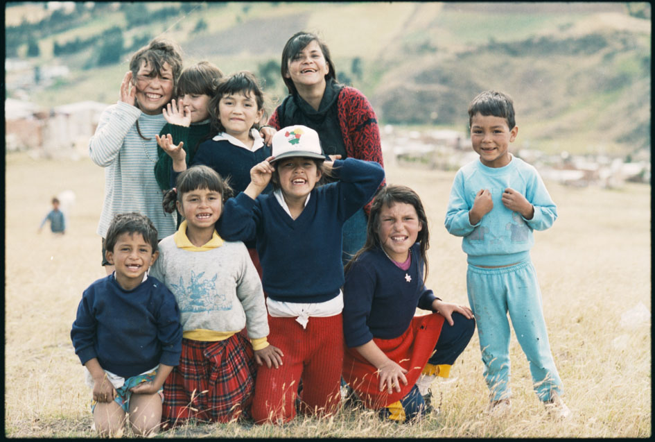 Grupo de niños en la zona rural de Usme (1989). 